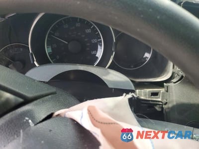Zdjęcie 9 z 13 samochodu: 2015 HONDA FIT LX VIN:3HGGK5H59FM751918 - miniatura