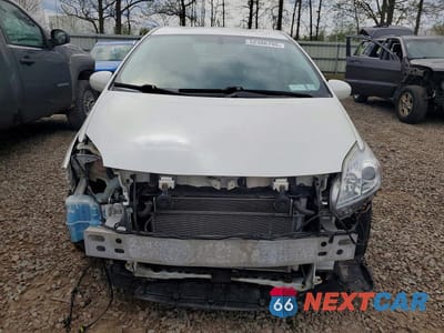 Piąte zdjęcie samochodu w środku: 2011 TOYOTA PRIUS FOUR VIN:JTDKN3DU4B0324046 - miniatura