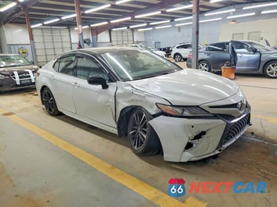 Czwarte zdjęcie samochodu z boku: 2018 TOYOTA CAMRY XSE V6 VIN:4T1BZ1HK2JU021268 - miniatura