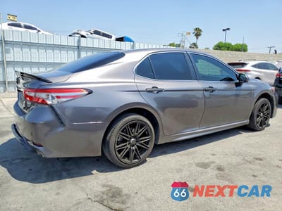 Trzecie zdjęcie samochodu z tyłu: 2018 TOYOTA CAMRY SE VIN:4T1B11HK8JU114612 - miniatura