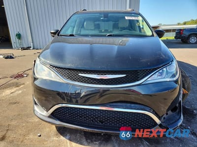 Piąte zdjęcie samochodu w środku: 2017 CHRYSLER PACIFICA TOURING L VIN:2C4RC1BG9HR553844 - miniatura