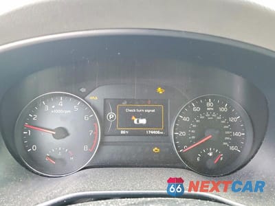 Zdjęcie 9 z 13 samochodu: 2018 KIA SPORTAGE VIN:KNDPRCA60J7404689 - miniatura