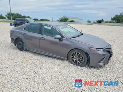 Czwarte zdjęcie samochodu z boku: 2021 TOYOTA CAMRY SE VIN:4T1G11AK3MU411887 - miniatura