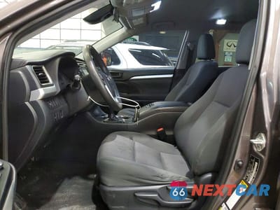 Zdjęcie 7 z 13 samochodu: 2019 TOYOTA HIGHLANDER LE VIN:5TDBZRFH1KS916654 - miniatura