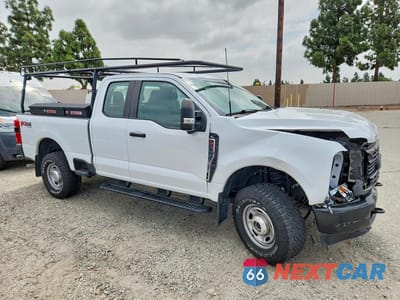 Czwarte zdjęcie samochodu z boku: 2024 FORD F250 SUPER DUTY VIN:1FT7X2BAXREC11914 - miniatura