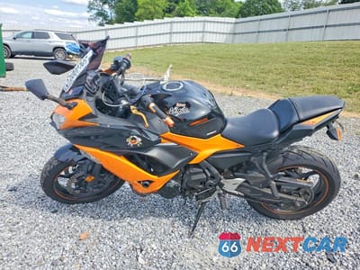 Trzecie zdjęcie samochodu z tyłu: 2019 KAWASAKI EX650 F VIN:JKAEXEK13KDA30624 - miniatura