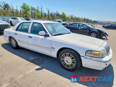 Czwarte zdjęcie samochodu z boku: 2010 MERCURY GRAND MARQUIS LS VIN:2MEBM7FV9AX639245 - miniatura