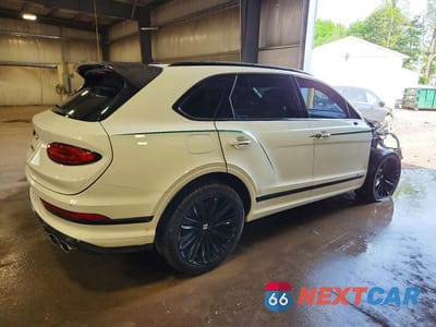 Trzecie zdjęcie samochodu z tyłu: 2022 BENTLEY BENTAYGA SPEED VIN:SJAAR2ZV9NC015673 - miniatura