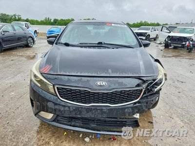Piąte zdjęcie samochodu w środku: 2017 KIA FORTE LX VIN:3KPFK4A73HE021337 - miniatura