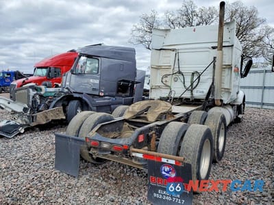 Czwarte zdjęcie samochodu z boku: 2020 VOLVO VNR SEMI TRUCK VIN:4V4WC9EH9LN233973 - miniatura