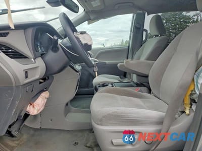 Zdjęcie 7 z 14 samochodu: 2018 TOYOTA SIENNA LE VIN:5TDKZ3DC1JS904751 - miniatura