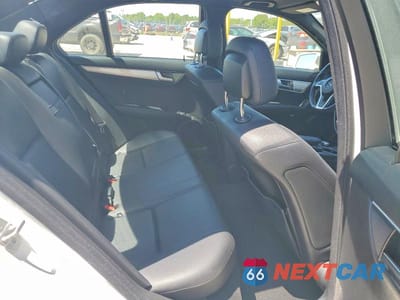 Zdjęcie 10 z 12 samochodu: 2014 MERCEDES-BENZ C 250 VIN:WDDGF4HBXER303337 - miniatura