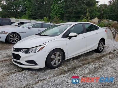 2018 CHEVROLET CRUZE LS 1G1BC5SM0J7198285 - główne zdjęcie licytacji z USA - miniatura
