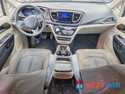 Zdjęcie 8 z 13 samochodu: 2017 CHRYSLER PACIFICA TOURING L VIN:2C4RC1BG7HR788436 - miniatura