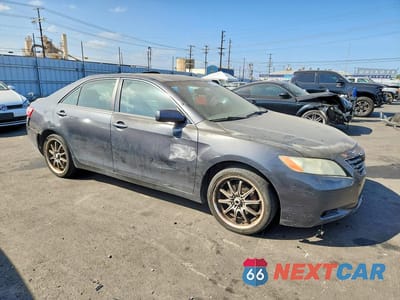 Czwarte zdjęcie samochodu z boku: 2007 TOYOTA CAMRY XLE VIN:4T1BE46KX7U622341 - miniatura