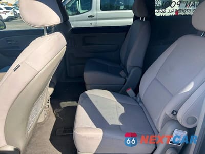 Zdjęcie 6 z 10 samochodu: 2018 KIA SEDONA LX VIN:KNDMB5C19J6383643 - miniatura