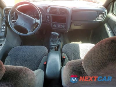 Zdjęcie 8 z 13 samochodu: 1998 GMC JIMMY VIN:1GKDT13W9W2544951 - miniatura