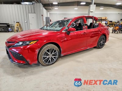 2024 TOYOTA CAMRY SE 4T1G11AK3RU222020 - główne zdjęcie licytacji z USA - miniatura
