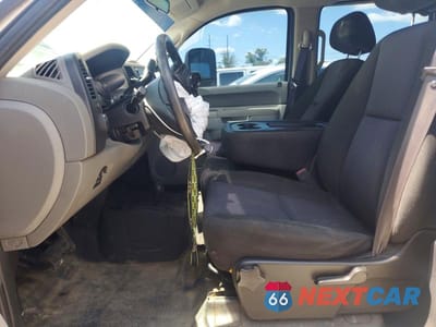 Zdjęcie 7 z 12 samochodu: 2011 CHEVROLET SILVERADO K3500 VIN:1GC4KZC83BF183850 - miniatura