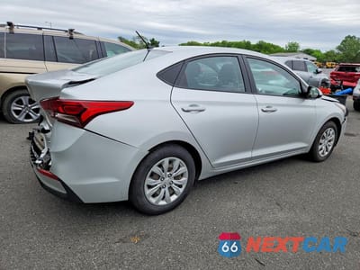 Trzecie zdjęcie samochodu z tyłu: 2018 HYUNDAI ACCENT SE VIN:3KPC24A36JE025453 - miniatura