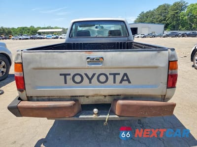 Zdjęcie 6 z 12 samochodu: 1989 TOYOTA PICKUP DELUXE VIN:JT4RN81P0K0019007 - miniatura