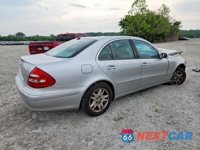 Trzecie zdjęcie samochodu z tyłu: 2005 MERCEDES-BENZ E 320 4MATIC VIN:WDBUF82JX5X174580 - miniatura