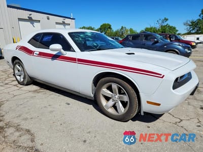 Czwarte zdjęcie samochodu z boku: 2014 DODGE CHALLENGER SXT VIN:2C3CDYAG4EH111637 - miniatura
