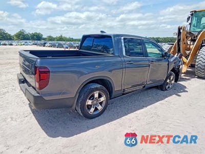 Trzecie zdjęcie samochodu z tyłu: 2025 HONDA RIDGELINE RTL VIN:5FPYK3F54SB014674 - miniatura