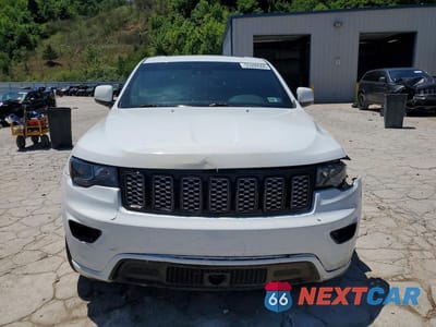 Piąte zdjęcie samochodu w środku: 2020 JEEP GRAND CHEROKEE LAREDO VIN:1C4RJFAG4LC361561 - miniatura