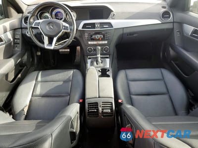 Zdjęcie 8 z 12 samochodu: 2013 MERCEDES-BENZ C 250 VIN:WDDGF4HB4DA837656 - miniatura