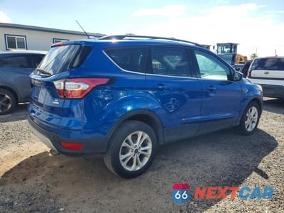 Trzecie zdjęcie samochodu z tyłu: 2018 FORD ESCAPE SE VIN:1FMCU0GD9JUA04712 - miniatura