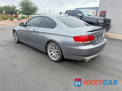 Trzecie zdjęcie samochodu z tyłu: 2010 BMW 328 I SULEV VIN:WBAWV1C59AP124380 - miniatura