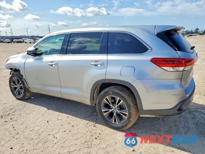 Drugie zdjęcie samochodu z przodu: 2018 TOYOTA HIGHLANDER LE VIN:5TDZZRFH7JS239641 - miniatura