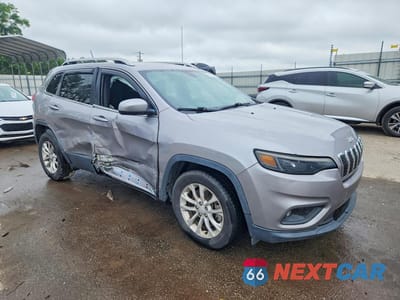 Czwarte zdjęcie samochodu z boku: 2019 JEEP CHEROKEE LATITUDE VIN:1C4PJLCX3KD130050 - miniatura