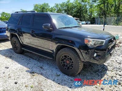 Czwarte zdjęcie samochodu z boku: 2020 TOYOTA 4RUNNER SR5 PREMIUM VIN:JTEBU5JR1L5737573 - miniatura