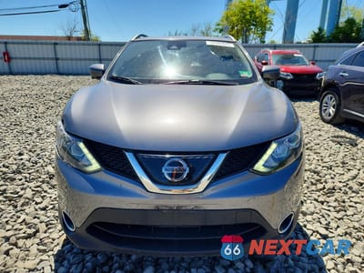 Piąte zdjęcie samochodu w środku: 2018 NISSAN ROGUE SPORT SL VIN:JN1BJ1CR0JW294524 - miniatura