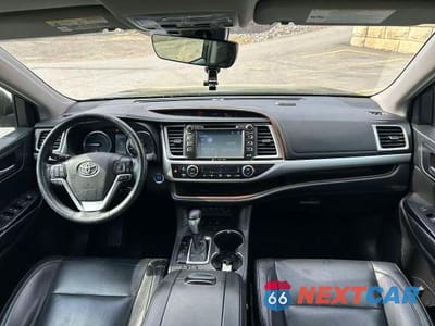 Zdjęcie 6 z 10 samochodu: 2019 TOYOTA HIGHLANDER HYBRID XLE VIN:5TDJGRFH9KS062515 - miniatura