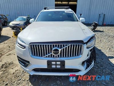 Piąte zdjęcie samochodu w środku: 2025 VOLVO XC90 PLUS VIN:YV4062PE5S1309453 - miniatura