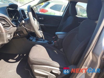 Zdjęcie 7 z 12 samochodu: 2019 JEEP CHEROKEE LATITUDE VIN:1C4PJMCB7KD486043 - miniatura