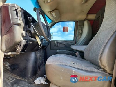 Zdjęcie 7 z 13 samochodu: 2015 GMC SAVANA G2500 VIN:1GTW7FCFXF1279517 - miniatura
