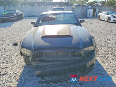 Piąte zdjęcie samochodu w środku: 2014 FORD MUSTANG VIN:1ZVBP8AM8E5301434 - miniatura