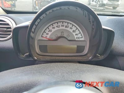Zdjęcie 9 z 12 samochodu: 2013 SMART FORTWO PURE VIN:WMEEJ3BA6DK613892 - miniatura