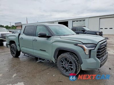 Czwarte zdjęcie samochodu z boku: 2024 TOYOTA TUNDRA SR5 VIN:5TFLA5AB1RX034380 - miniatura