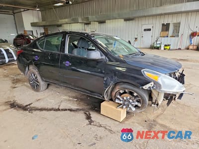 Czwarte zdjęcie samochodu z boku: 2013 NISSAN VERSA 1.6 S VIN:3N1CN7AP5DL876710 - miniatura
