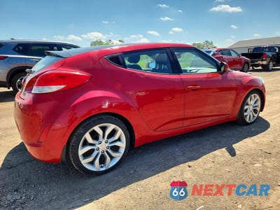 Trzecie zdjęcie samochodu z tyłu: 2013 HYUNDAI VELOSTER BASE VIN:KMHTC6AD8DU106005 - miniatura