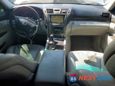 Zdjęcie 8 z 12 samochodu: 2009 LEXUS LS 460 VIN:JTHBL46F795089941 - miniatura