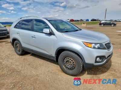 Czwarte zdjęcie samochodu z boku: 2012 KIA SORENTO EX VIN:5XYKUDA2XCG283137 - miniatura