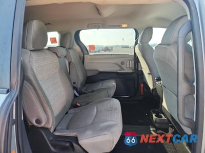 Zdjęcie 11 z 13 samochodu: 2022 TOYOTA SIENNA LE VIN:5TDKRKEC5NS116828 - miniatura