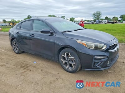 Czwarte zdjęcie samochodu z boku: 2019 KIA FORTE LXS VIN:3KPF24AD5KE013804 - miniatura