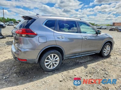Trzecie zdjęcie samochodu z tyłu: 2018 NISSAN ROGUE SV VIN:KNMAT2MV8JP563612 - miniatura